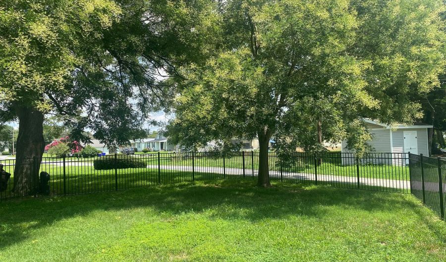 2 OAK St, Bridgeville, DE 19933 - 2 Beds, 1 Bath