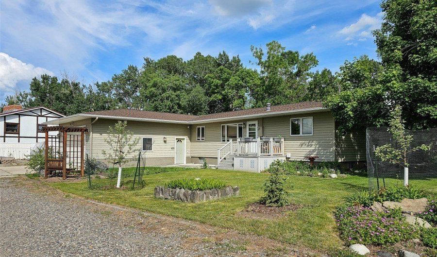 400 E 9th Ave, Big Timber, MT 59011 - 4 Beds, 3 Bath