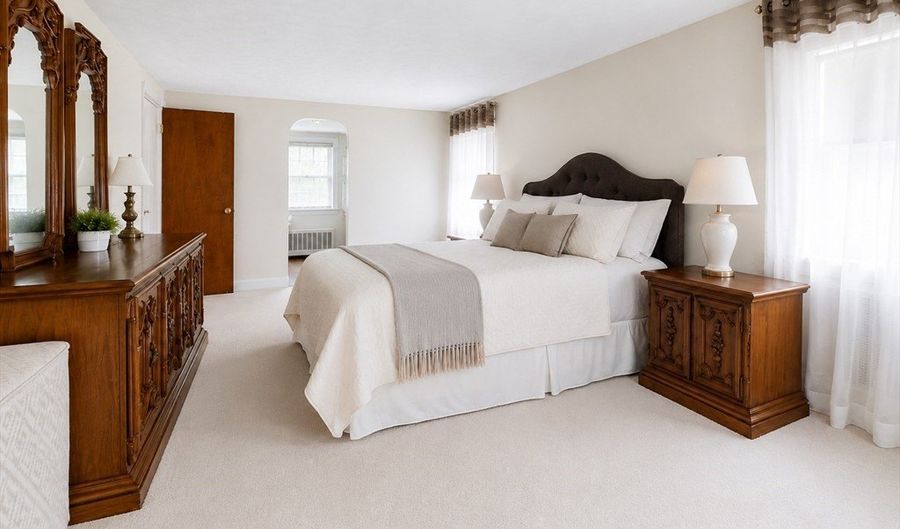 8 Carlson Cir, Boston, MA 02132 - 3 Beds, 2 Bath