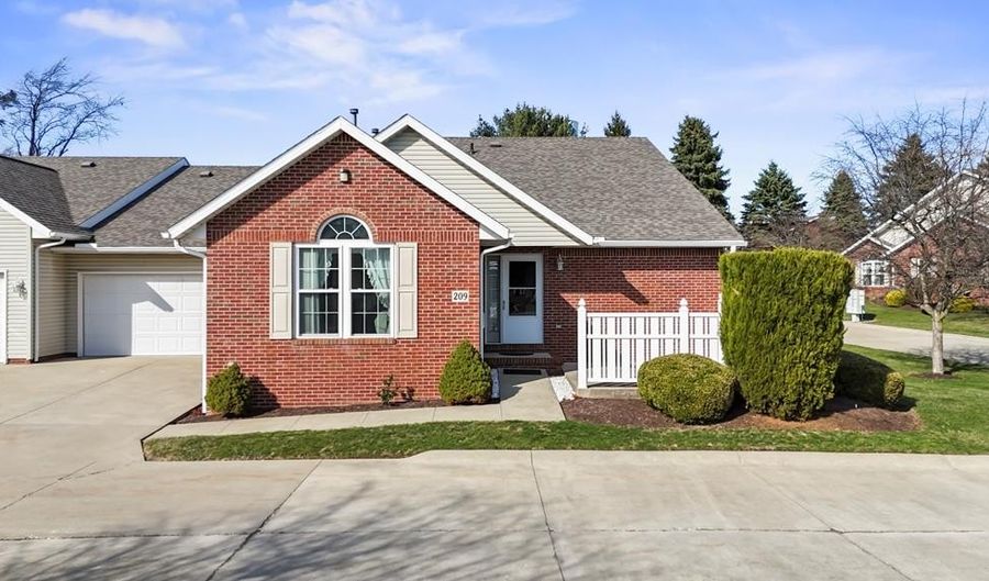 209 Greenbriar Ln, Dalton, OH 44618 - 2 Beds, 2 Bath