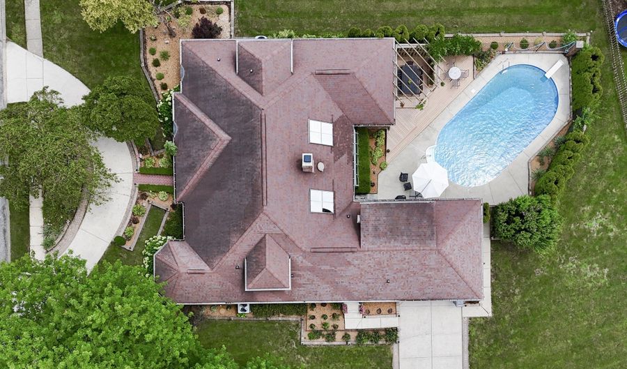 1521 Secretariat Ln, Indianapolis, IN 46217 - 4 Beds, 4 Bath
