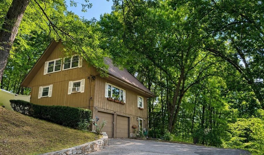 112 Ambler Rd, Bristol, CT 06010 - 3 Beds, 2 Bath