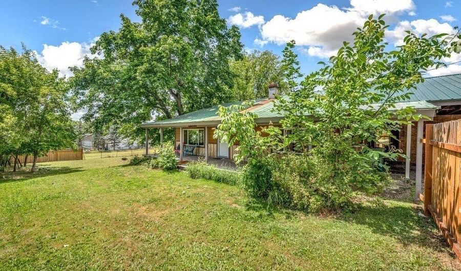 7494 Wells St, Bonners Ferry, ID 83805 - 3 Beds, 1 Bath