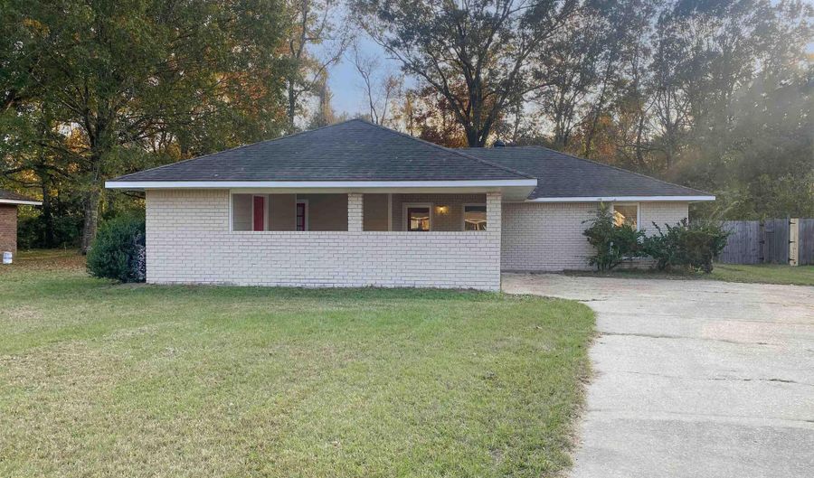 10741 Carmel Dr, Baton Rouge, LA 70818 - 3 Beds, 2 Bath