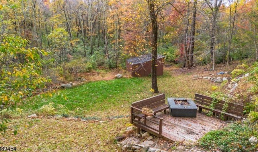 312 Mountainside Dr, Alloway, NJ 07422 - 3 Beds, 3 Bath