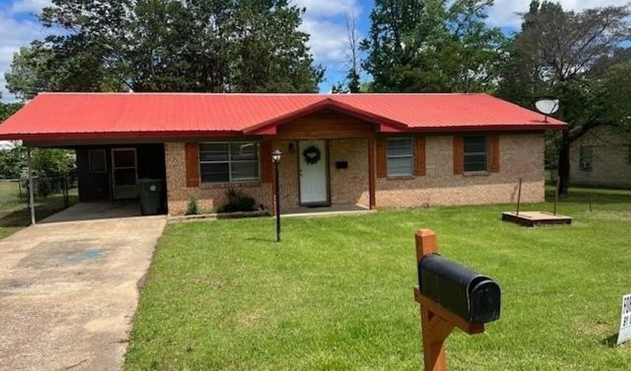 807 NE NE 5th St NE, Antlers, OK 74523 - 3 Beds, 2 Bath