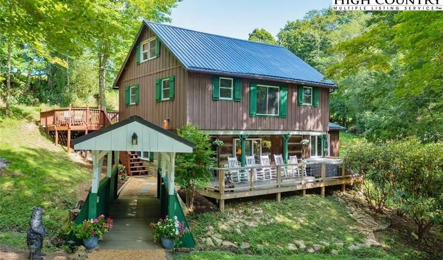 17 Grey Fox Ridge Rd, Banner Elk, NC 28604 - 3 Beds, 2 Bath