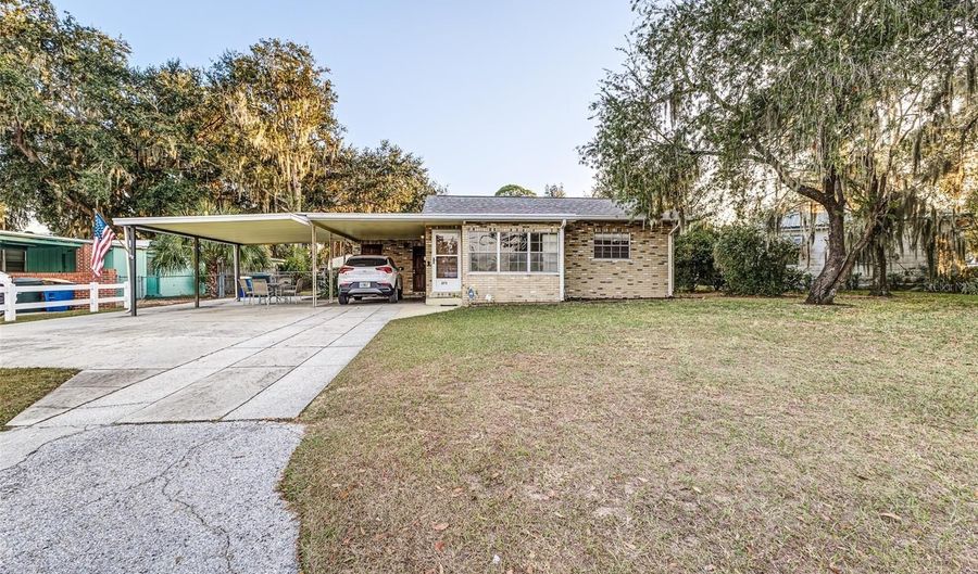 275 W CLOWER St, Bartow, FL 33830 - 3 Beds, 2 Bath
