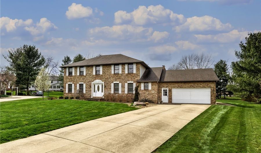 3058 Chardonnay Ln, Youngstown, OH 44514 - 5 Beds, 4 Bath