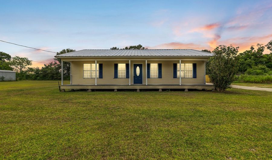 1034 Pat St, Arnaudville, LA 70512 - 3 Beds, 2 Bath