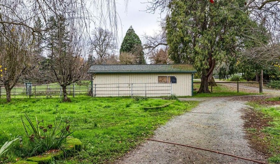 3311 Rogue River Hwy, Gold Hill, OR 97525 - 3 Beds, 2 Bath