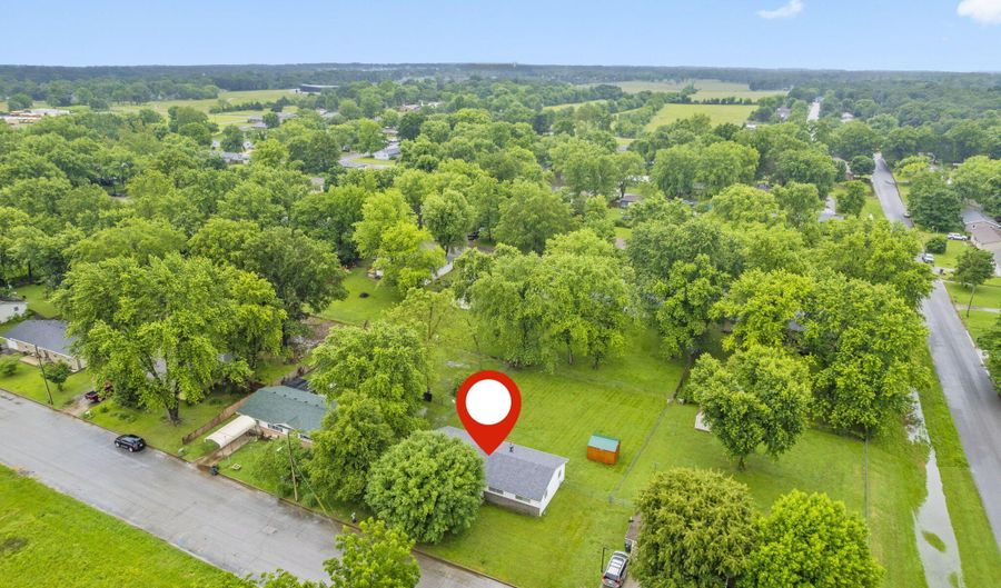 668 W Springfield St, Aurora, MO 65605 - 3 Beds, 1 Bath