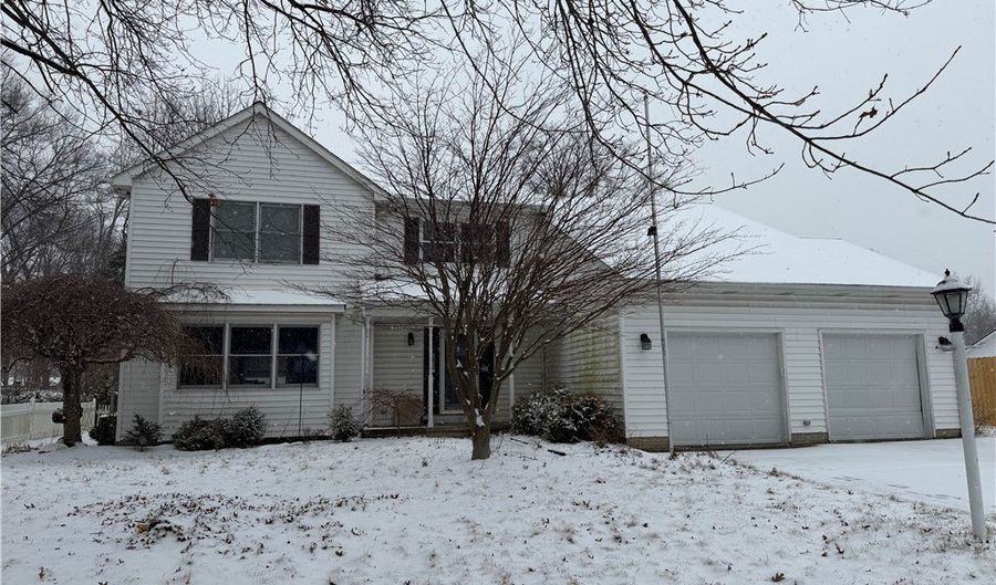 749 Regina Dr, Vermilion, OH 44089 - 3 Beds, 4 Bath