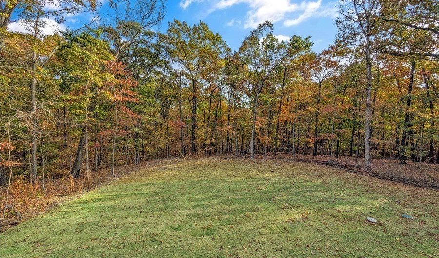 100 Selkirk Dr, Bella Vista, AR 72715 - 3 Beds, 2 Bath