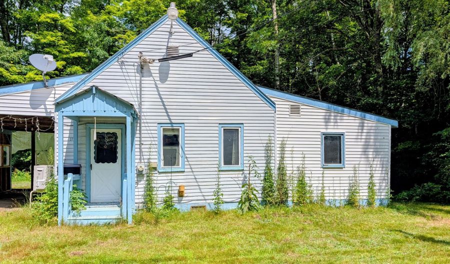 372 River Rd, Avon, ME 04966 - 2 Beds, 1 Bath