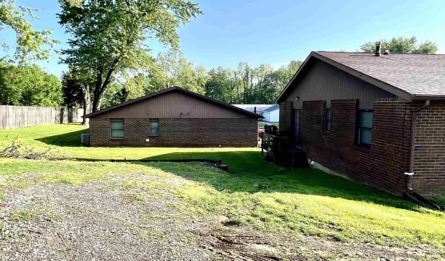 520-526 5th St, Bedford, IN 47421 - 8 Beds, 4 Bath