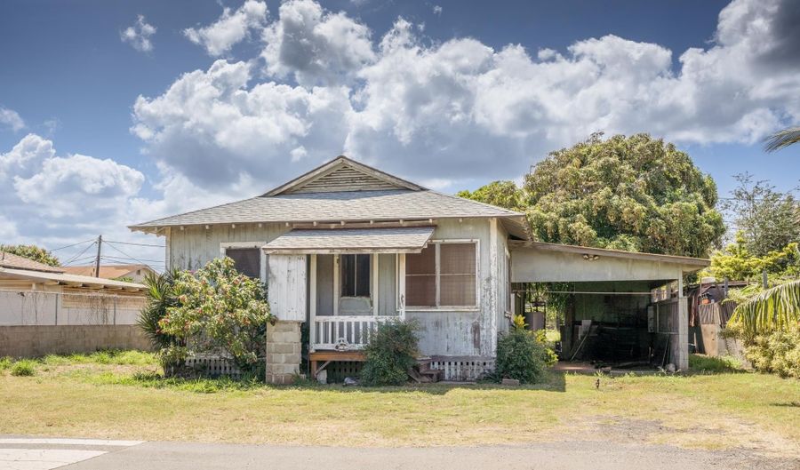130 Kuhuoi St, Kahului, HI 96732 - 3 Beds, 1 Bath