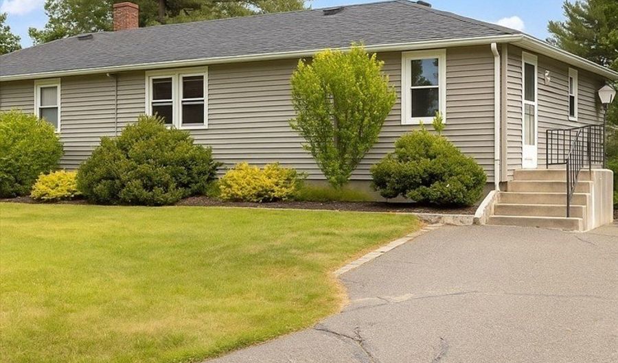 42 Neillian St 42, Bedford, MA 01730 - 2 Beds, 1 Bath