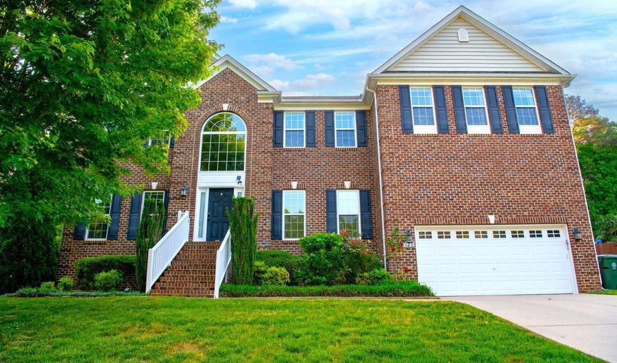 8620 Forester Ln, Apex, NC 27539 - 5 Beds, 4 Bath