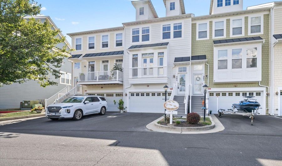 10900 HOLYSTONE Ln 202, Berlin, MD 21811 - 3 Beds, 4 Bath