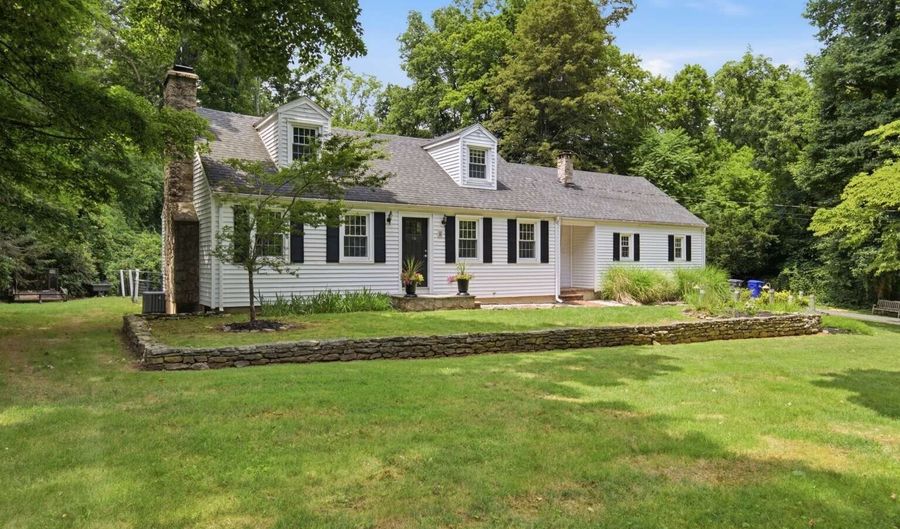 16 Ramblewood Dr, Branford, CT 06405 - 3 Beds, 2 Bath