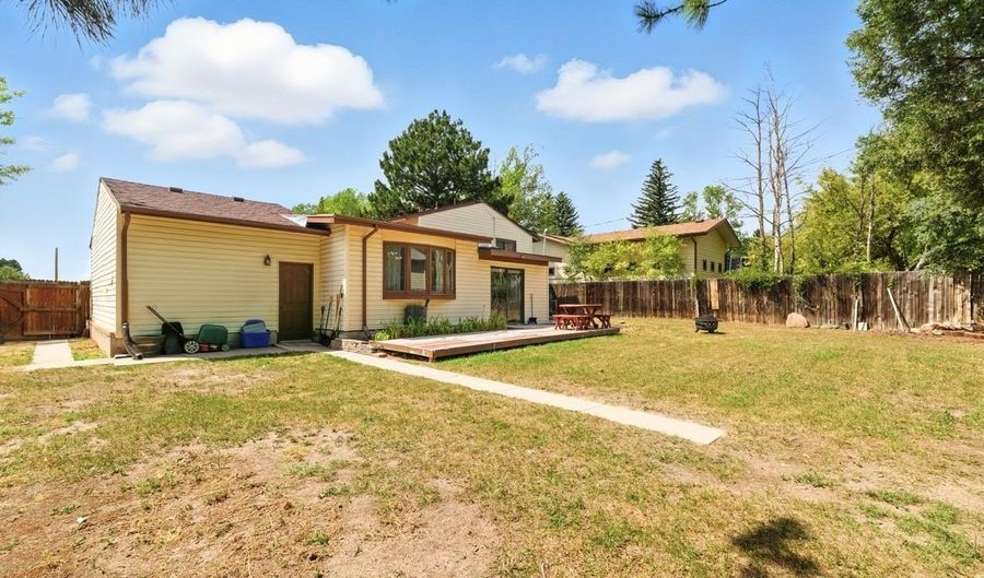 6535 EVERGREEN St, Cheyenne, WY 82009 - 3 Beds, 2 Bath