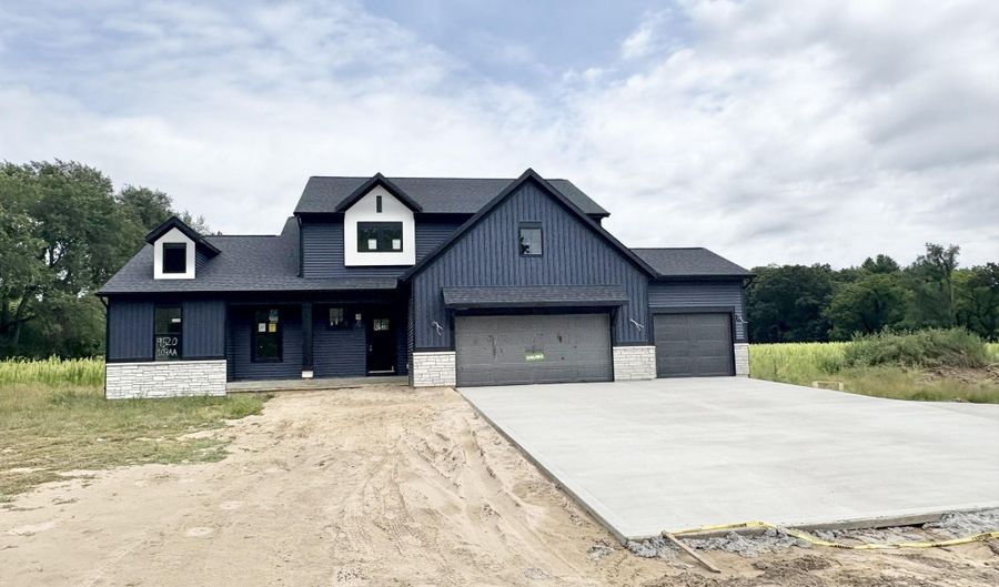 9520 Alaska Ave SE, Alto, MI 49302 - 4 Beds, 3 Bath
