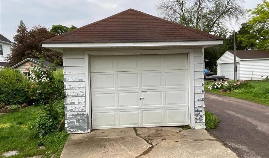604 4th Ave SW, Austin, MN 55912 - 4 Beds, 2 Bath