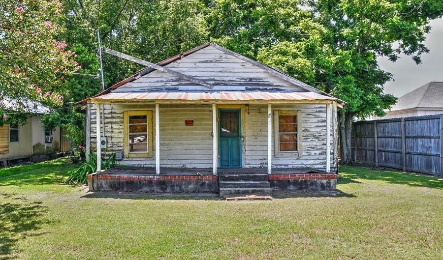 108 S Maple St, Adel, GA 31620 - 3 Beds, 1 Bath