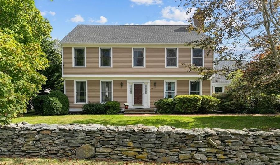 20 Morrison Ave, Middletown, RI 02840 - 4 Beds, 3 Bath