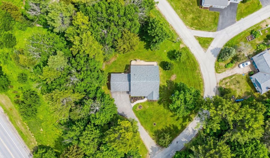 4 Highview Ter, Belfast, ME 04915 - 3 Beds, 2 Bath