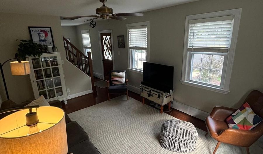 6257 18TH St N, Arlington, VA 22205 - 3 Beds, 2 Bath