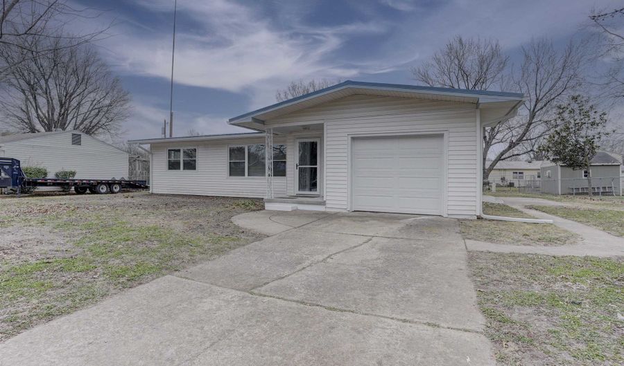 235 Meek Ave, Arkansas City, KS 67005 - 3 Beds, 1 Bath