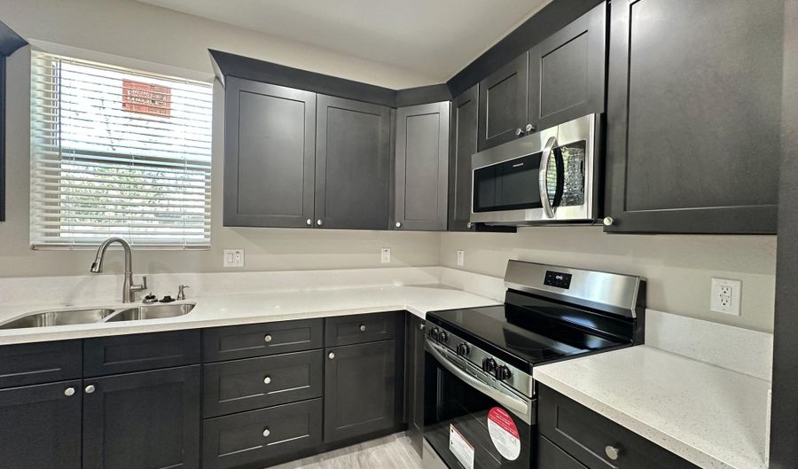 11216 W APACHE St, Avondale, AZ 85323 - 4 Beds, 3 Bath