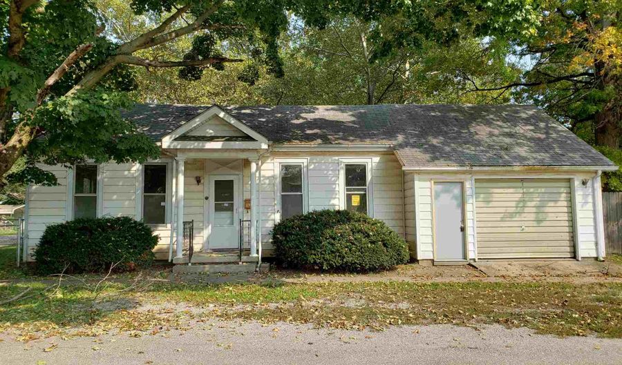 522 N 5TH St, Petersburg, IL 62675 - 2 Beds, 0 Bath