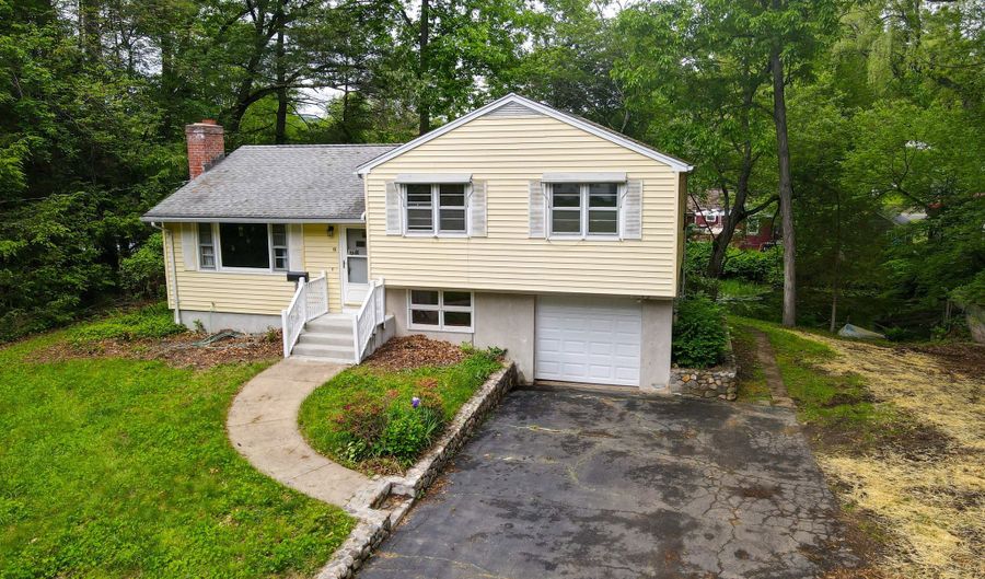 12 Silver Dr, Burlington, CT 06013 - 3 Beds, 2 Bath