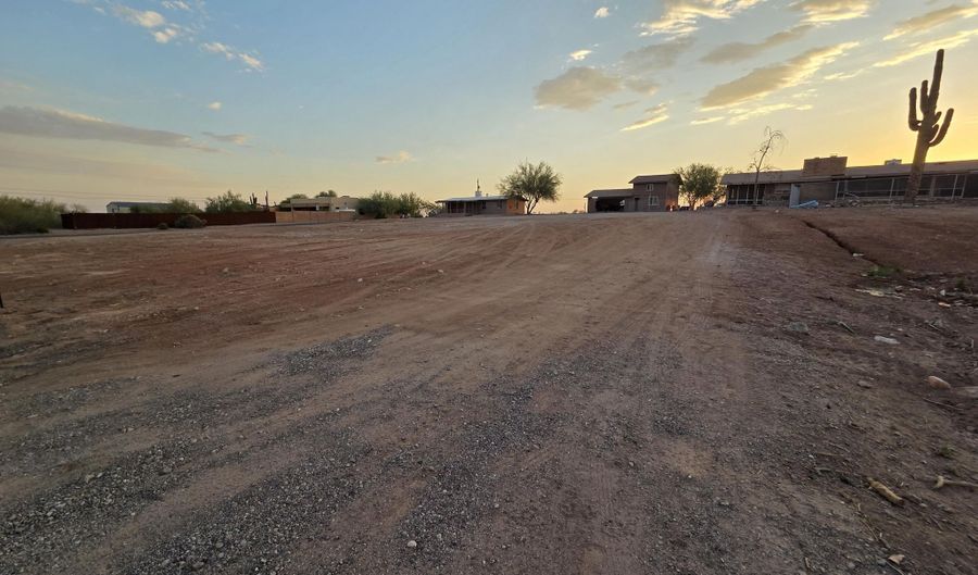 522 S CORTEZ Rd, Apache Junction, AZ 85119 - 4 Beds, 3 Bath