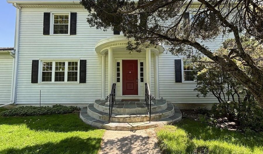 4 Noonan Ln, Albany, NY 12209 - 4 Beds, 3 Bath