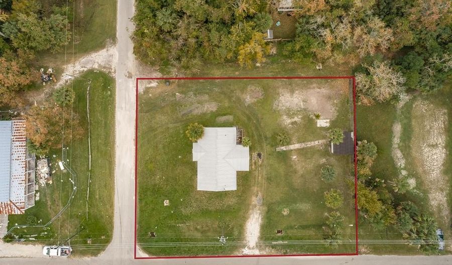 76 Ave H, Apalachicola, FL 32320 - 2 Beds, 2 Bath
