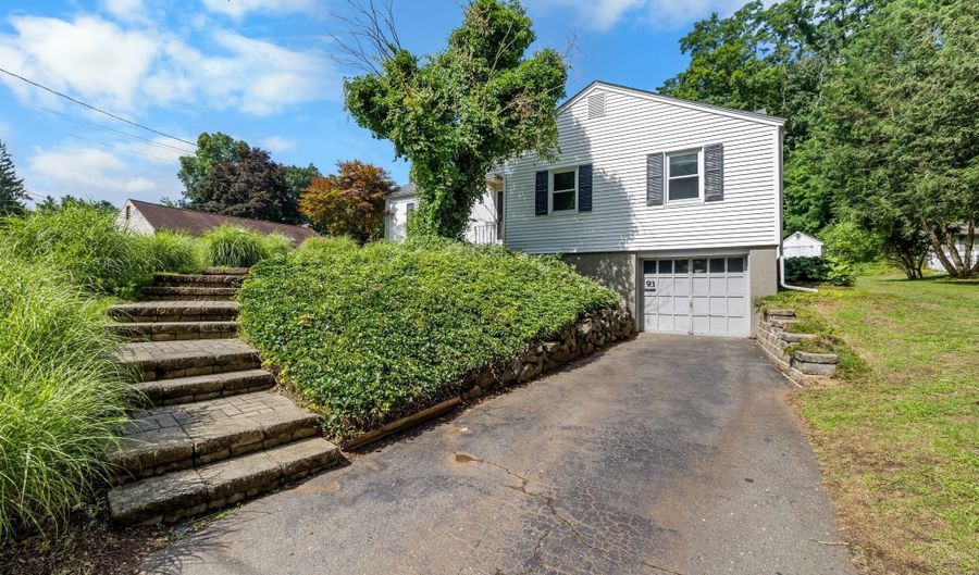93 Kenwood St, Berlin, CT 06037 - 3 Beds, 1 Bath