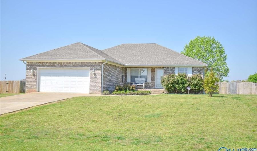 18201 Menefee Rd, Athens, AL 35613 - 3 Beds, 2 Bath
