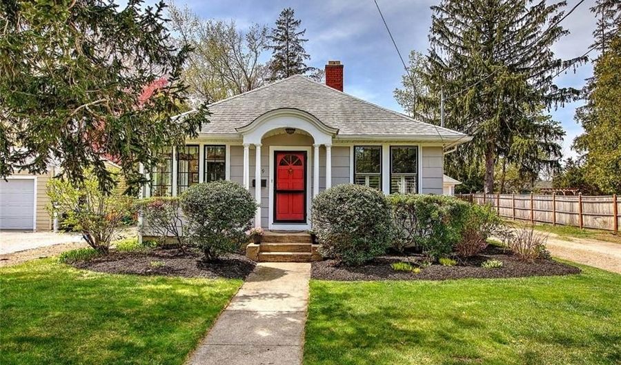 119 Alfred Drowne Rd, Barrington, RI 02806 - 2 Beds, 2 Bath