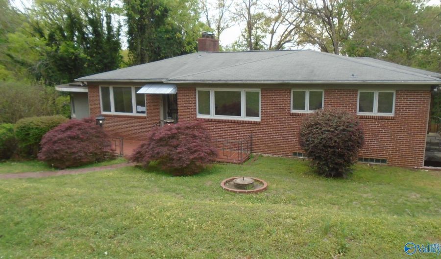 830 Fairway Dr, Anniston, AL 36207 - 2 Beds, 3 Bath