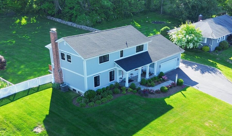 14 E Gate Rd, Danbury, CT 06811 - 4 Beds, 4 Bath