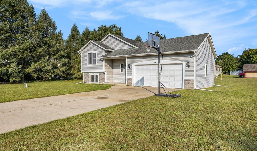 1796 River Bend Dr, Allegan, MI 49010 - 4 Beds, 1 Bath