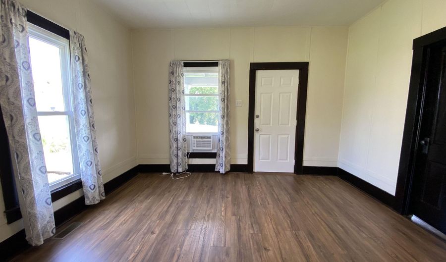 122 17th St, Bedford, IN 47421 - 2 Beds, 1 Bath
