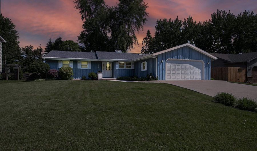 1016 E MARNIE Ln, Appleton, WI 54911 - 3 Beds, 3 Bath