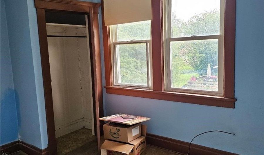 406 Main Ave, Aliquippa, PA 15001 - 4 Beds, 2 Bath