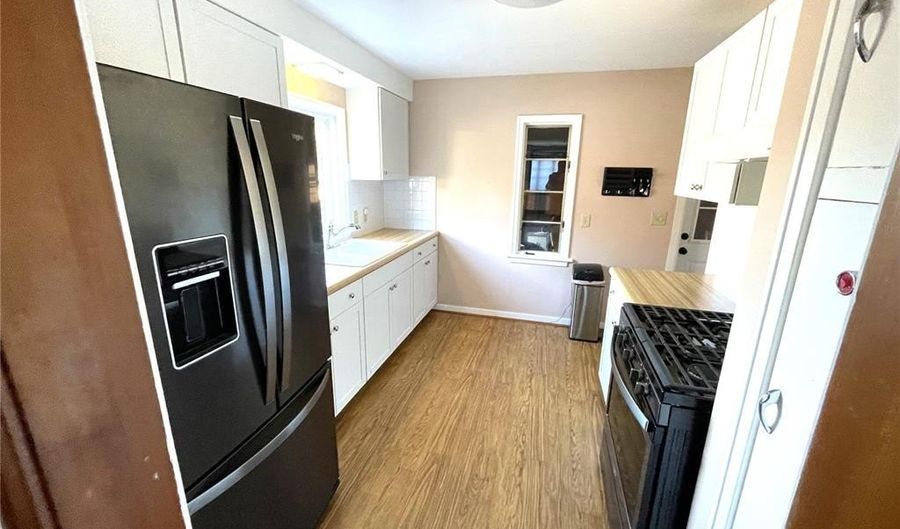 3505 Gary St, Alton, IL 62002 - 2 Beds, 2 Bath