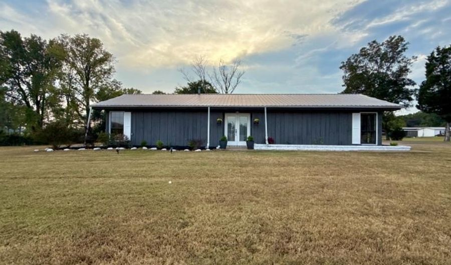 31 CR 815, Blue Mountain, MS 38610 - 4 Beds, 2 Bath